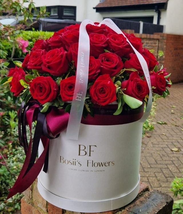 50Roses in Hat Box