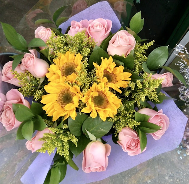 Hermosas and sunflowe