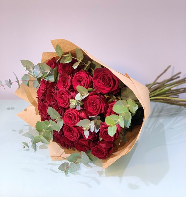 24 Romantic Red Roses