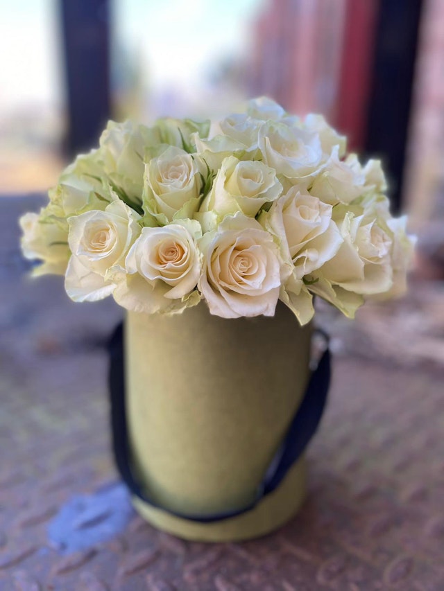 50 White Rose Hatbox