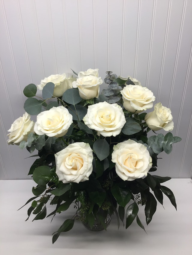 Classic white roses 