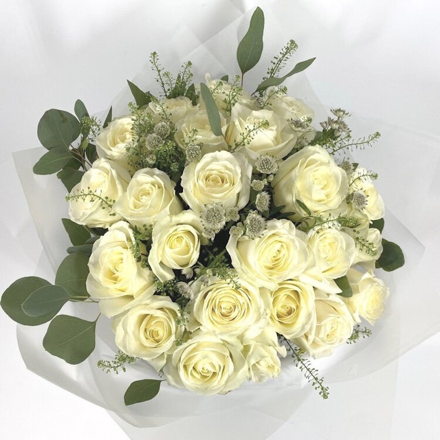 Luxurious White Roses